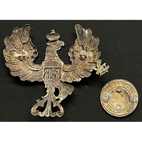 3282 - WW2 British and other militaria to include: various cap badges all a/f: WW2 Polish cap badge a/f: WW... 