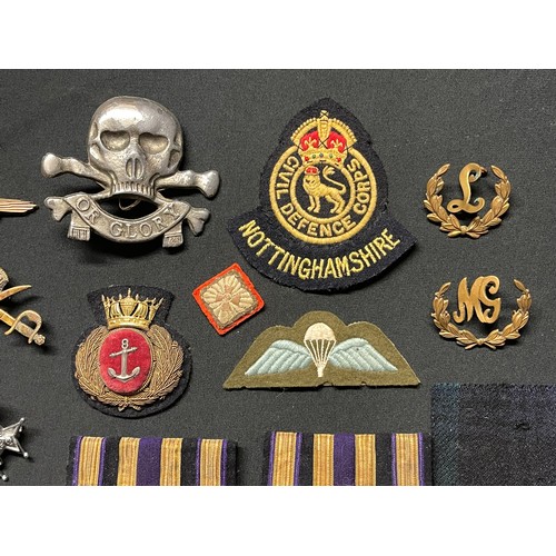 3282 - WW2 British and other militaria to include: various cap badges all a/f: WW2 Polish cap badge a/f: WW... 