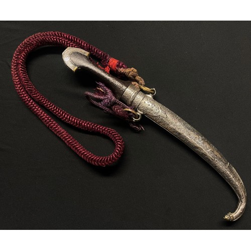 3343 - Arabian Jambiya Dagger with curved double edged blade 212mm in length which is maker marked 