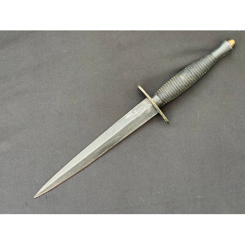 3357 - British Fairbairn Sykes Third Pattern Fighting Knife with double edged blade 175mm in length. Brass ... 