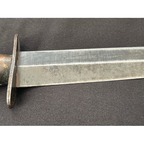 3358 - British Fairbairn Sykes Third Pattern Fighting Knife with double edged blade 173mm in length. Crossg... 