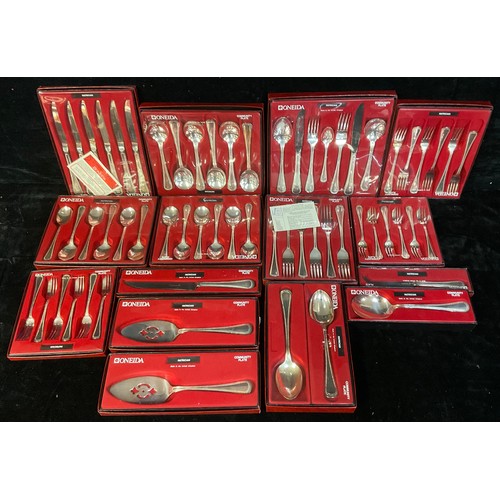 495 - A set of mid 20th century Oneida Patrician pattern flatware, cake slice, cheese knife etc, all boxed... 