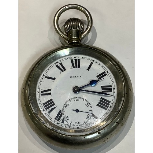 560 - A Selex Railway pocket watch, inscribed L.N.E.R. to verso