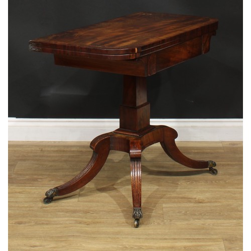 208 - A Regency mahogany card table, 73cm high, 91.5cm wide, 45.5cm deep