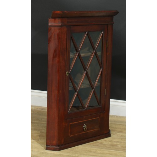 509 - A Sheraton Revival satinwood crossbanded mahogany splay front wall hanging corner display cabinet, a... 