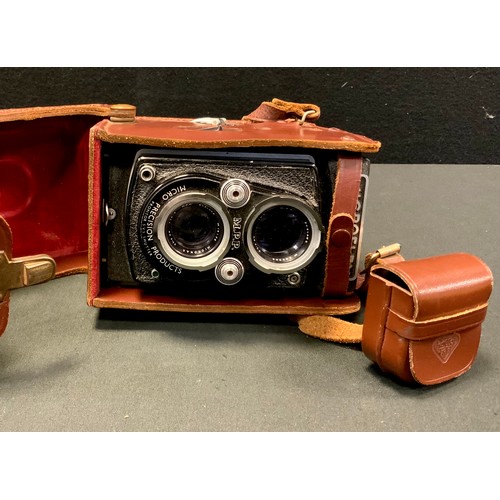 120 - A Micro Precision Products (MPP) Microflex medium format TLR Camera, black body, tan brown case.