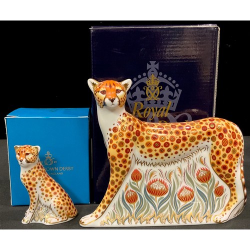 36 - An associated pair of Royal Crown Derby paperweights, Mother Cheetah, silver stopper, boxed, Cheetah... 