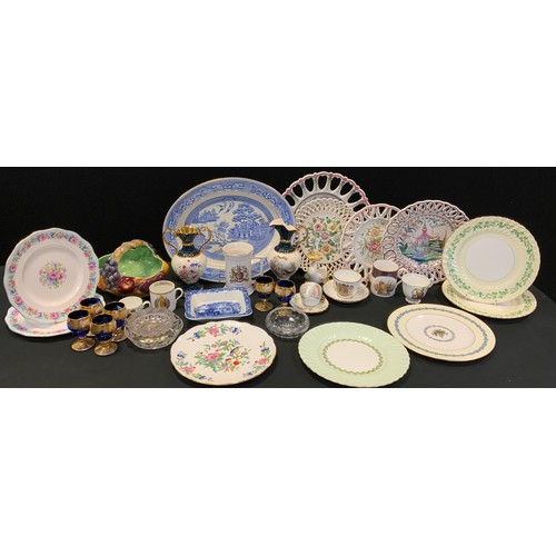 260 - A Staffordshire Dresden Wreath part tea service;  Wedgwood Jasper Ware;  Moore Brothers vase;  flora... 