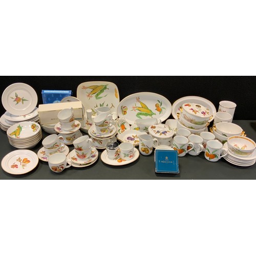 275 - An Extensive Royal Worcester Evesham pattern table service inc oven dishes, covered tureens, plates,... 