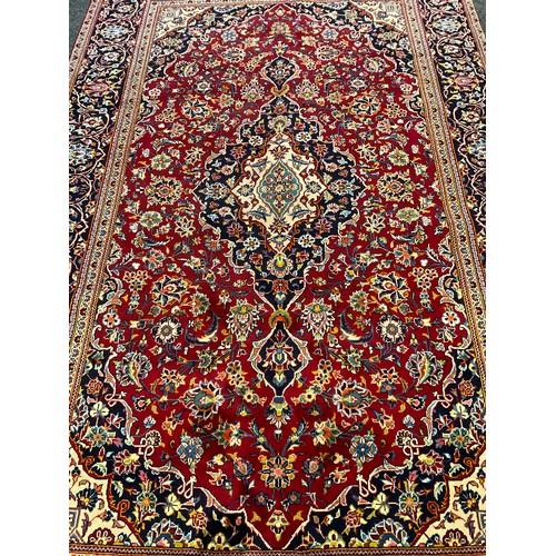 330 - A large Kashan carpet, 300cm x 192cm.