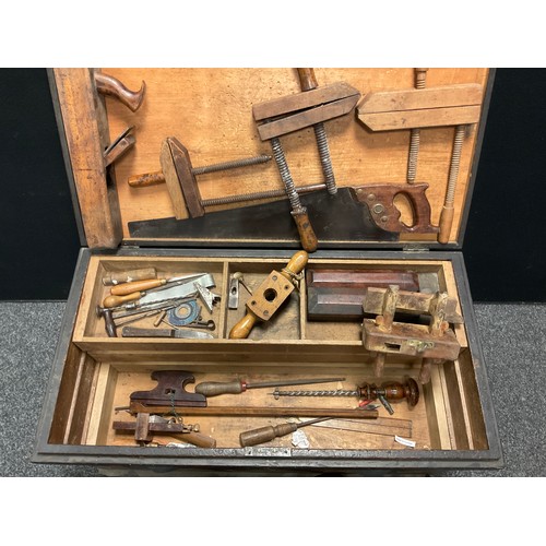 332 - An early 20th century pine tool chest, with joinery / carpentry tools - smoothing, block, rebate pla... 