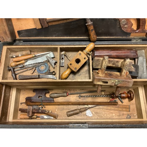 332 - An early 20th century pine tool chest, with joinery / carpentry tools - smoothing, block, rebate pla... 