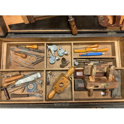 332 - An early 20th century pine tool chest, with joinery / carpentry tools - smoothing, block, rebate pla... 