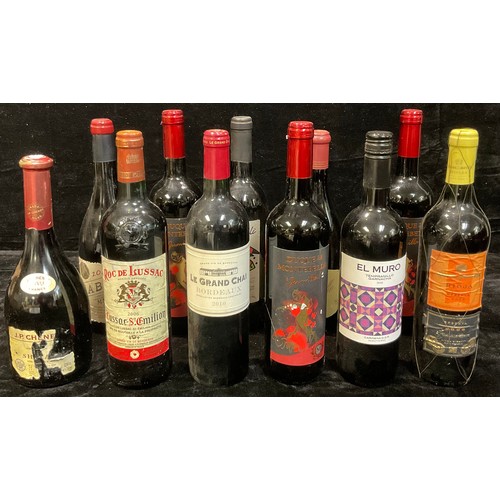 137 - Wine - a bottle of Spanish Duque De Montebello, 2017 Jumilla, Monastrell, 0,75l, 12%, two others the... 