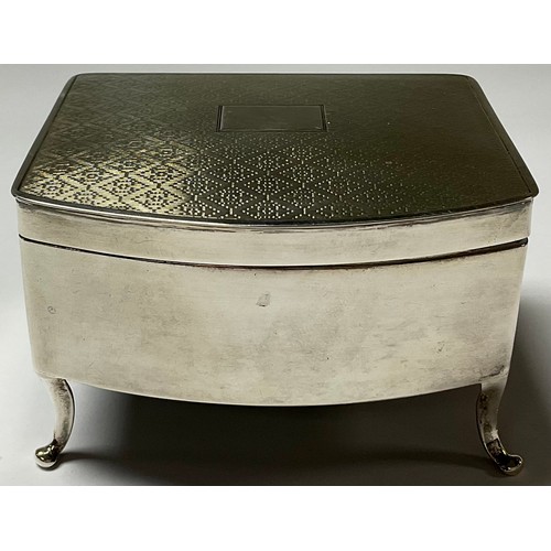 402 - A George V silver bow front jewellery box, engine turned, vacant cartouche, fitted blue velvet inter... 