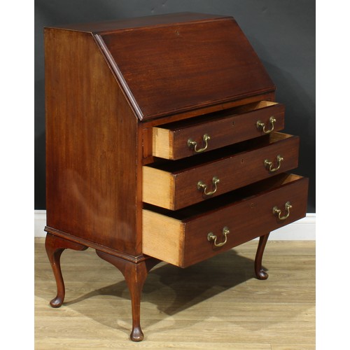 316 - An early 20th century mahogany bureau, 101cm high, 76cm wide, 44cm deep, c.1920