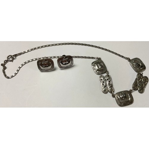 533 - A pewter Scandinavian influenced necklace and clip earrings suite, decorated with Viking ships, boxe... 