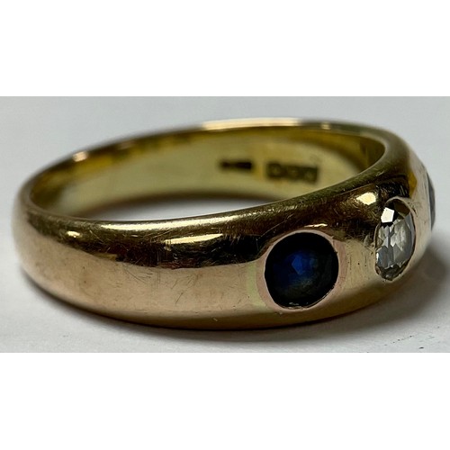 556 - A 9ct gold ring, set with stones, size P, marked 375, 5.6g