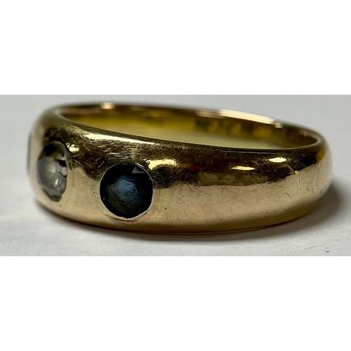 556 - A 9ct gold ring, set with stones, size P, marked 375, 5.6g