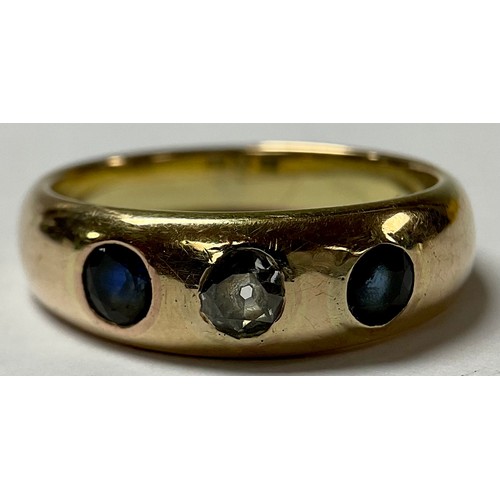 556 - A 9ct gold ring, set with stones, size P, marked 375, 5.6g