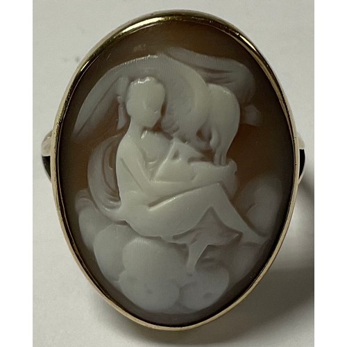 560 - A 9ct gold carved shell cameo ring, Zeus Psyche and Cupid, size M/N, 7g, boxed