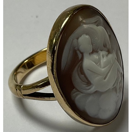 560 - A 9ct gold carved shell cameo ring, Zeus Psyche and Cupid, size M/N, 7g, boxed