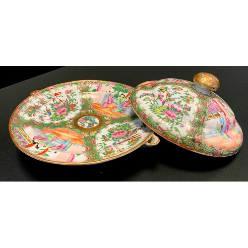 199 - A 19th century Cantonese Famille Verte warming dish and cover, decorated with alternating panels of ... 