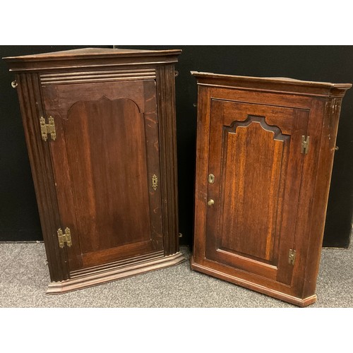 215 - A George III oak flat front corner cabinet, reeded detailing, ornate brass H hinges , 107.5cm high, ... 