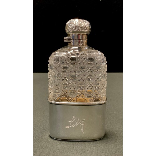 139 - An Edwardian silver mounted hobnail-cut glass hip flask, hinged bayonet cover chased with scrolling ... 