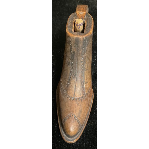 240 - A 19th century treen novelty snuff box, as a shoe