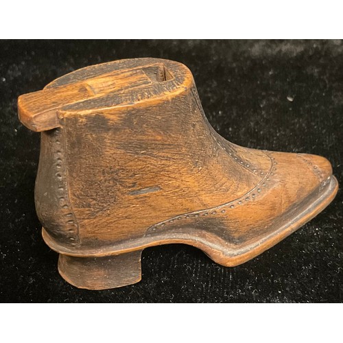 240 - A 19th century treen novelty snuff box, as a shoe