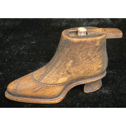 240 - A 19th century treen novelty snuff box, as a shoe