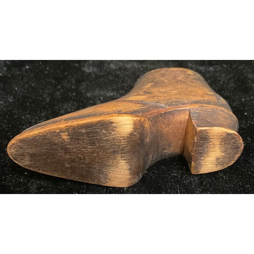 240 - A 19th century treen novelty snuff box, as a shoe