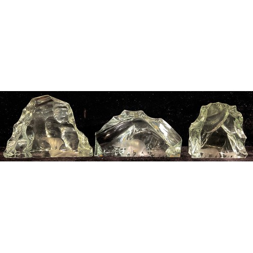 271 - Vicke Lindstrand - A set of three Kosta Boda 'iceberg' glass sculptures, each intaglio cut with Pola... 