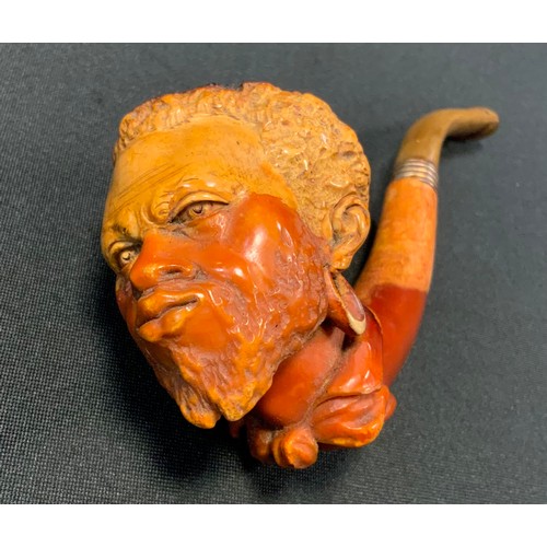 233 - A 19th century meerschaum pipe, carved with Moor's head, 13.5cm long, cased, c.1890