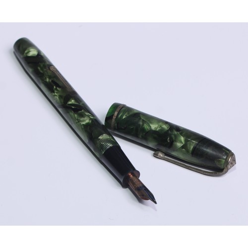 425 - Pens - a Conway Stewart fountain pen, 14ct nib, green marbleised case, boxed; others, Sheaffer, Park... 