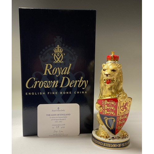 5001 - A Royal Crown Derby paperweight, The Queen's Beasts The Lion of England, to celebrate the Diamond Ju... 