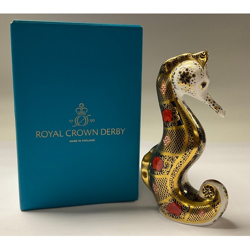 5038 - A Royal Crown Derby paperweight, Old Imari Solid Gold Band Seahorse, gold stopper, 16cm, printed mar... 
