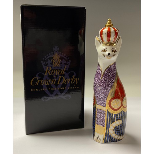 5055 - A Royal Crown Derby model, Royal Cats Abyssinian, 23cm, printed mark in red, boxed