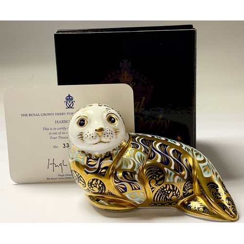 5066 - A Royal Crown Derby paperweight, Harbour Seal, limited edition 3,360/4,500, gold stopper, 13cm long,... 