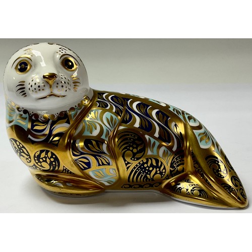 5066 - A Royal Crown Derby paperweight, Harbour Seal, limited edition 3,360/4,500, gold stopper, 13cm long,... 