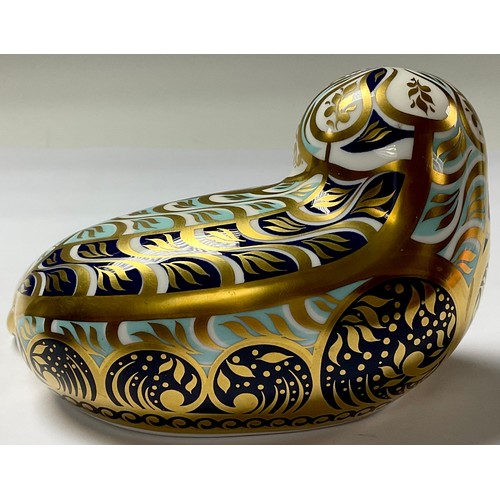 5066 - A Royal Crown Derby paperweight, Harbour Seal, limited edition 3,360/4,500, gold stopper, 13cm long,... 