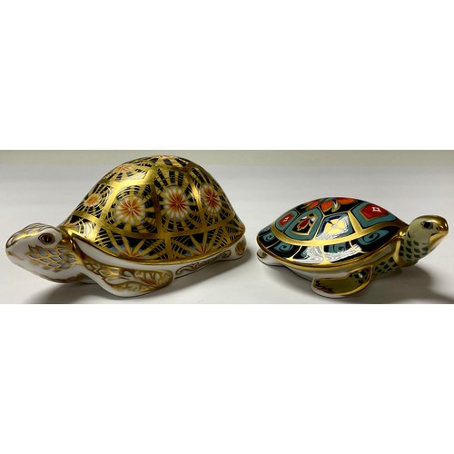 5074 - A Royal Crown Derby paperweight, Indian Star Tortoise, gold stopper, 14cm long, printed mark in red,... 