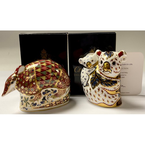 5081 - A Royal Crown Derby paperweight, The Australian Collection, Koala and Baby, limited availability sig... 