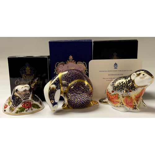 5110 - A Royal Crown Derby paperweight, Riverbank Beaver, limited edition 244/5,000, gold stopper, 7.5cm, p... 