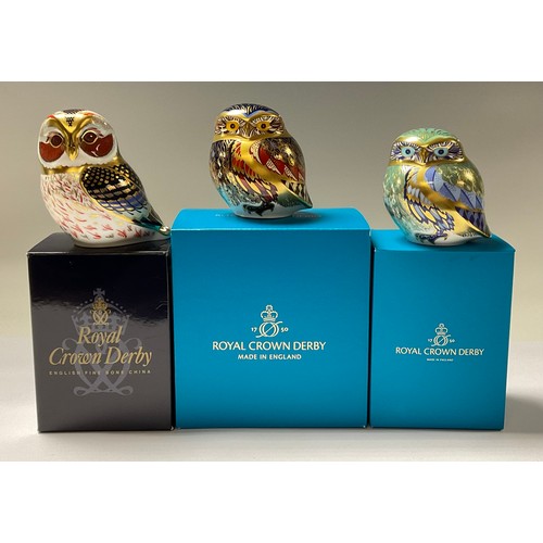 5111 - A Royal Crown Derby paperweight, Tawny Owl, 21st Anniversary special edition for 2002, gold stopper,... 