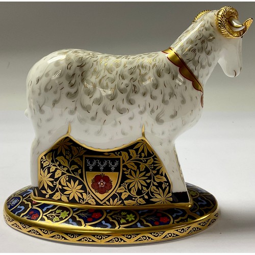 5121 - A Royal Crown Derby paperweight, Heraldic Derbyshire Ram, limited edition 21/950, commissioned by Go... 