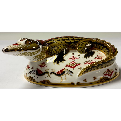 5128 - A Royal Crown Derby paperweight, Crocodile, specially commissioned gold signature edition, gold stop... 