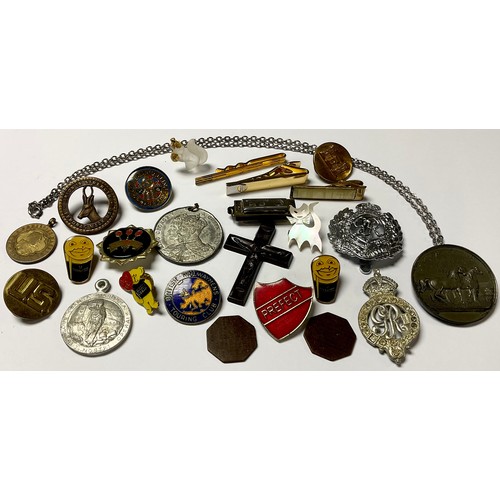 434 - Badges and Pins - an enamel British Railways Touring Club badge; two Guinness pin badges; a mother-o... 