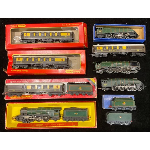 560 - Toys, Trains - OO Gauge locomotives, tenders and coaches including a Tri-ang Hornby R.850 4-6-2 